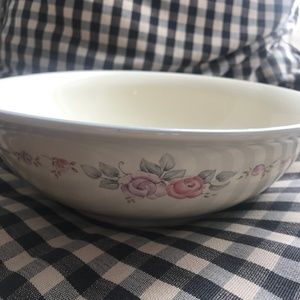 Vintage Pfaltzgraff 8.5" serving bowl